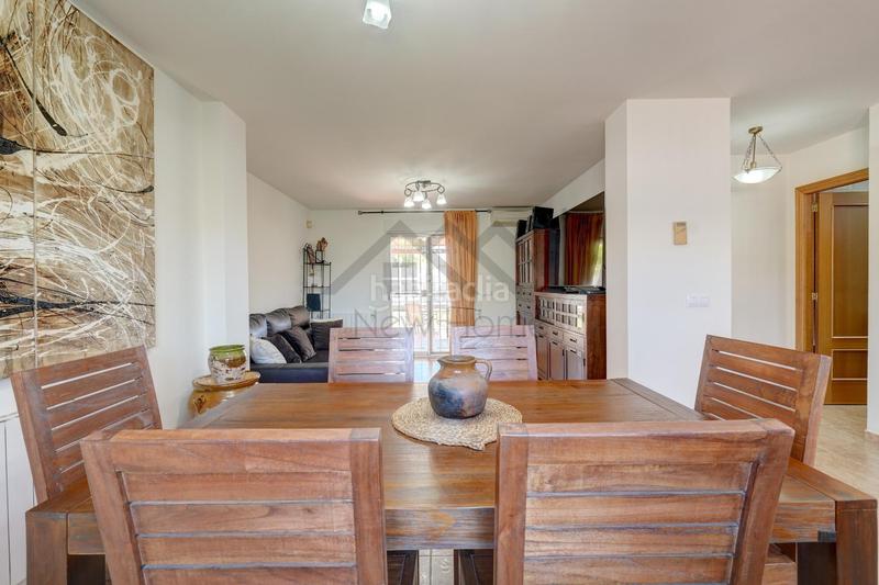 Foto f7f7d4a9-528e-467b-b8d3-5936f83033fc. Casa pareada chalet independiente con piscina y gran parcela en montecolorado luz, espacio y confort en la pobla de vallbona en Pobla de Vallbona (la)