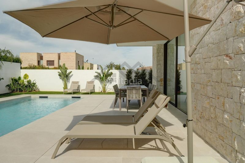 Foto 242cf514-8f01-45a1-ad8a-c983929877a1. Chalet mit parking pool in El Carme-Sant Agustí-Bonavista Eliana (l´)