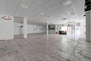 Lloguer Local Comercial a Núcleo Urbano. El local más potente de la pobla de vallbona ya está disponible