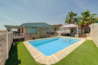 Xalet a Pla dels Aljubs. Espectacular y listo! chalet reformado con piscina, 12 placas so