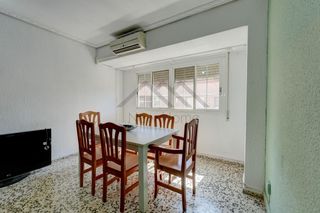 Pis a Núcleo Urbano. 102 m2 en el centro de la pobla amplitud, luz y 4 dormitorios pa
