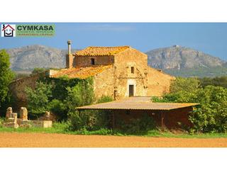Casa  De figueres. Masia en venta en casavells