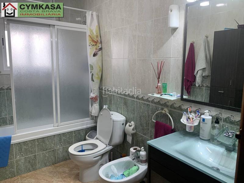 Foto dd629ea9-4feb-4496-a225-e01e3a138cc7. Casa amb calefacció aparcament piscina a Aiguaviva Parc Vidreres