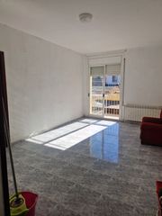 Appartamento  Carrer de larra. Piso de 4 habitaciones en muy buen estado