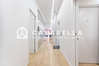 Local Comercial a Nou Moles. Casabella inmobiliaria vende local en rentabilidad en la zona de