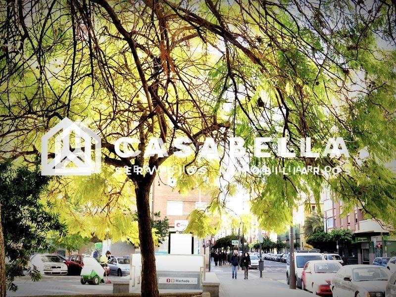 Foto 8ac47563-77a8-440e-aa36-facd8de65bb0. Local comercial casabella inmobiliaria vende bajo comercial en benimaclet. en Valencia