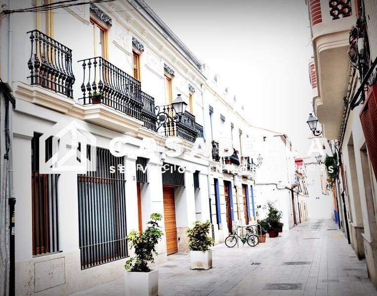 Foto bd7245d3-9672-4f0b-896b-e76f4f082613. Local comercial casabella inmobiliaria vende bajo comercial en benimaclet. en Valencia