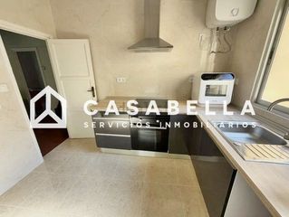 Flat in La Creu del Grau. Casabella inmobiliaria vende piso muy luminoso en la zona de cam