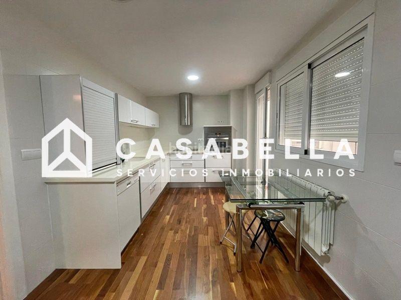 Foto 5a82eb90-0791-46bf-be5a-b78b2f8293d3. Alquiler piso casabella inmobiliaria alquila amplia vivienda en el barrio de Exposición, amueblada y con electrodomésticos. en Valencia