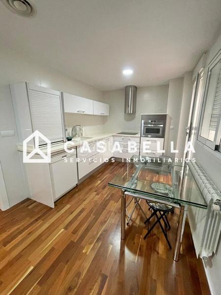 Foto 99652217-fa7b-40bc-a658-0063035698f6. Alquiler piso casabella inmobiliaria alquila amplia vivienda en el barrio de Exposición, amueblada y con electrodomésticos. en Valencia
