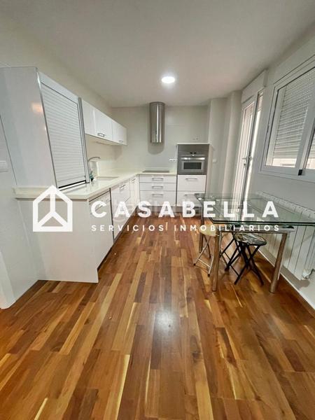 Foto 9e0add14-bbc6-4b39-9c43-b0a67bc5afc8. Alquiler piso casabella inmobiliaria alquila amplia vivienda en el barrio de Exposición, amueblada y con electrodomésticos. en Valencia