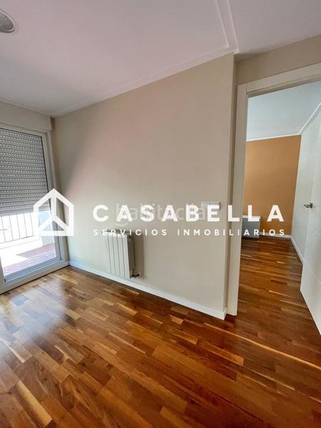 Foto a70e6d19-9ef8-4e05-a6c2-a6b6504c1d4e. Alquiler piso casabella inmobiliaria alquila amplia vivienda en el barrio de Exposición, amueblada y con electrodomésticos. en Valencia
