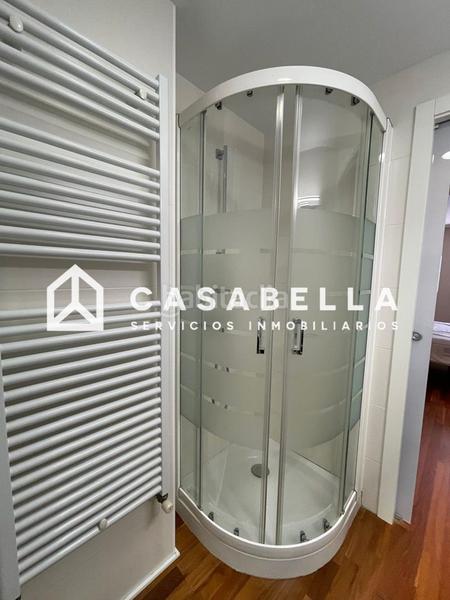 Foto d556c1db-273c-468d-bd88-04de1bf78c2e. Alquiler piso casabella inmobiliaria alquila amplia vivienda en el barrio de Exposición, amueblada y con electrodomésticos. en Valencia