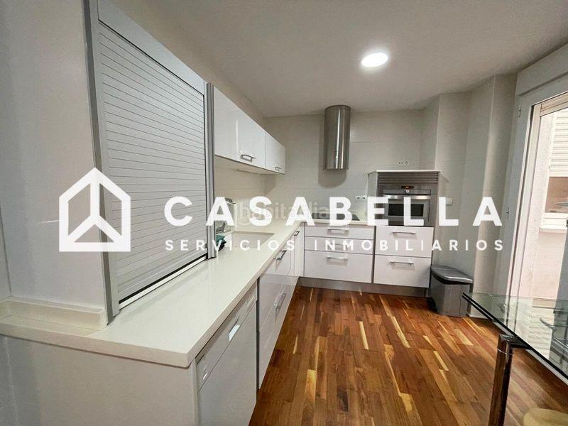 Foto f811853e-4f89-4c20-9ddc-999906932205. Alquiler piso casabella inmobiliaria alquila amplia vivienda en el barrio de Exposición, amueblada y con electrodomésticos. en Valencia