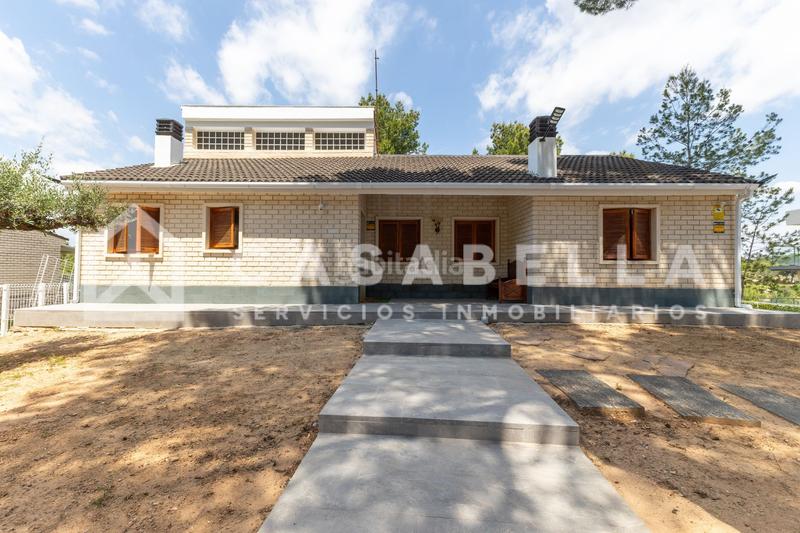 Foto 4844c0cd-b66e-446e-96a7-e32bc59b4f12. Chalet casabella inmobiliaria vende villa de lujo en El Bosque. en Chiva