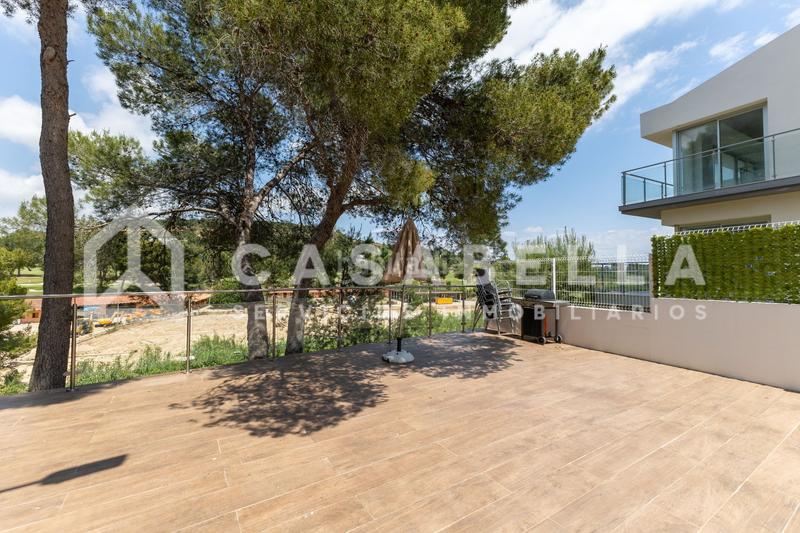 Foto 5ae5e011-0a97-4e93-9d08-36f5e2cba59e. Chalet casabella inmobiliaria vende villa de lujo en El Bosque. en Chiva
