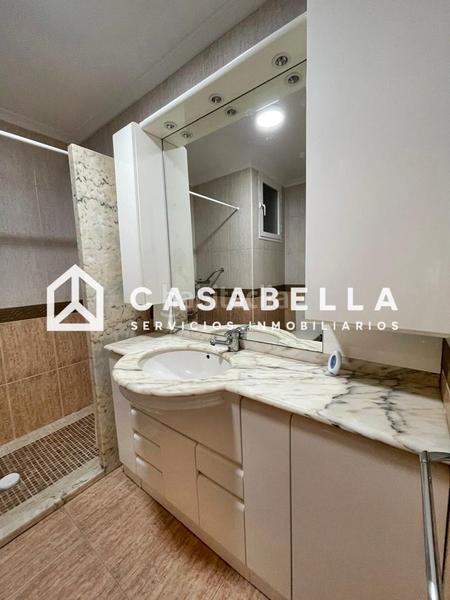 Foto 69d9ebe4-b558-4eeb-a415-bad3c55a5b8f. Alquiler piso casabella inmobiliaria alquila vivienda destinada a estudiantes. en Valencia