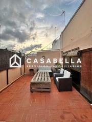 Àtic a Albors. Casabella inmobiliaria vende acogedor ático de 60 m con una ampl