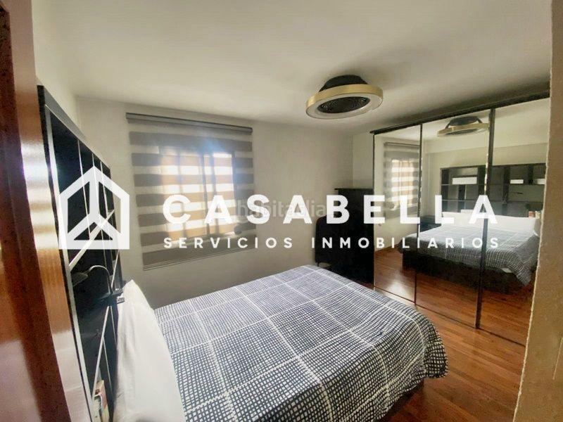Foto c64a8a56-d27c-4ced-9e6b-4e24387c2979. Piso casabella inmobiliaria vende en exclusiva luminoso piso exterior de 90 m, con trastero y en planta alta en quatre carreres. en Valencia