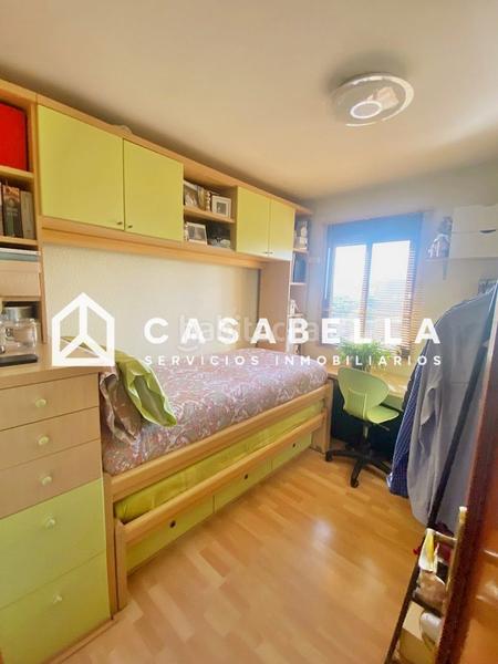 Foto ee4d38dc-229f-416e-9666-6dbd37ffe7cf. Piso casabella inmobiliaria vende en exclusiva luminoso piso exterior de 90 m, con trastero y en planta alta en quatre carreres. en Valencia