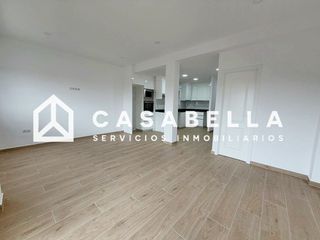 Pis  Cid. Casabella inmobiliaria vende vivienda completamente reformada a