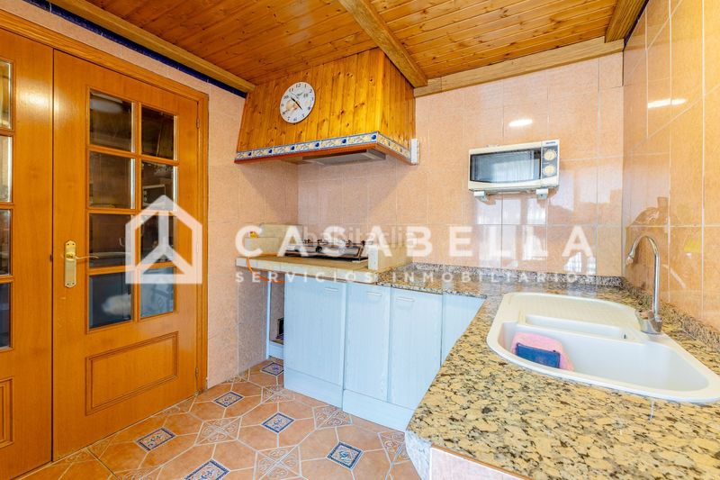 Foto 4d3f6908-2bc2-4547-8a59-da045a2574fc. Casa amb calefacció piscina a La Cañada Paterna