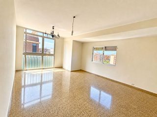 Pis a Malilla. Casabella inmobiliaria vende vivienda en malilla.