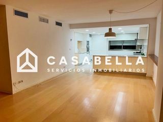 Lloguer Pis a Exposició. Casabella inmobiliaria alquila vivienda de 4 habitaciones y 3 ba