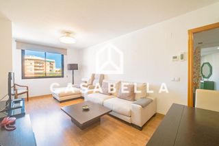 Pis a Barrio de Benimaclet. Casabella inmobiliaria vende piso totalmente reformado y exterio