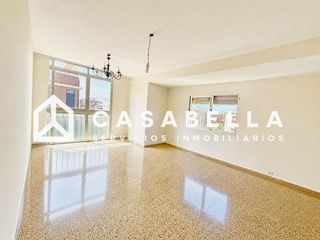 Appartement à Malilla. Casabella inmobiliaria vende vivienda en malilla.