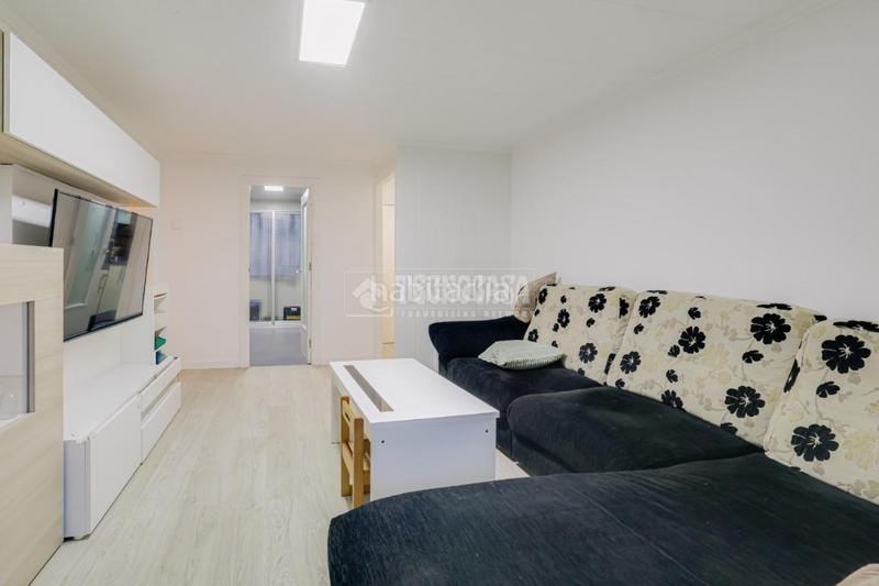 Foto 08c1dc2a-116f-45cd-b964-d0ffe3b39bb4. Flat in Bellvitge Hospitalet de Llobregat (L´)