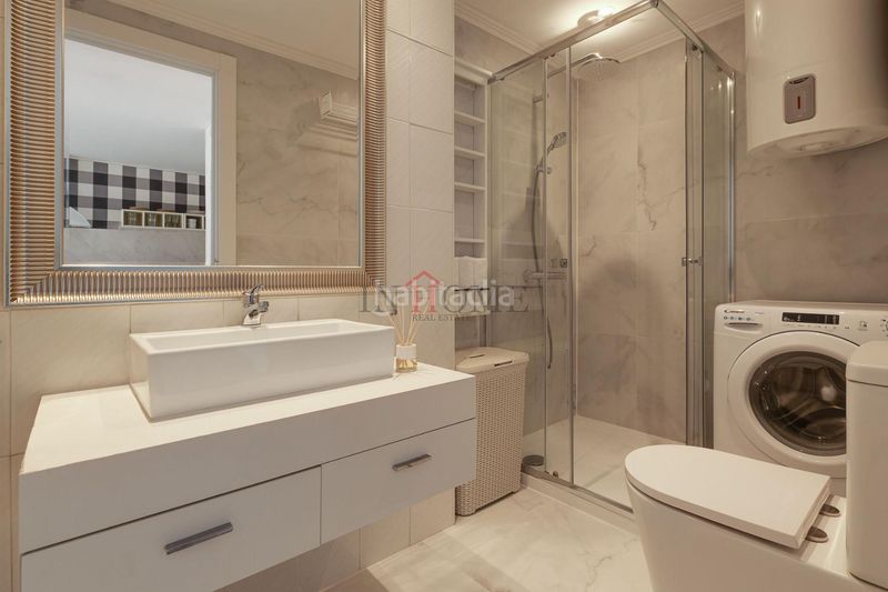 Foto f1dd7bd0-7e73-41ee-824d-504216a9d003. Apartament amb piscina a Playa Levante Benidorm