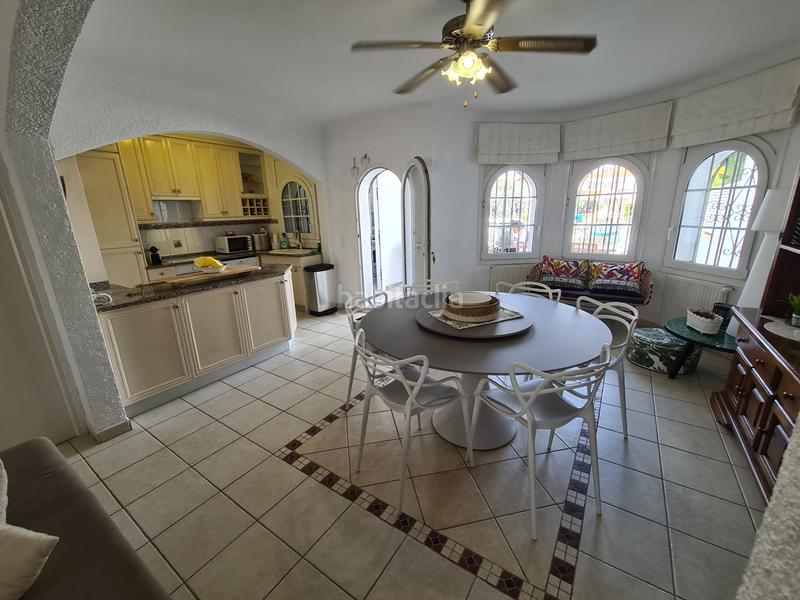 Foto 0b6d6b4e-f95b-4d02-ae73-c55b16a69cc4. Casa adosada bonita casa con piscina y amarre de 12m, cerca del mar en Empuriabrava