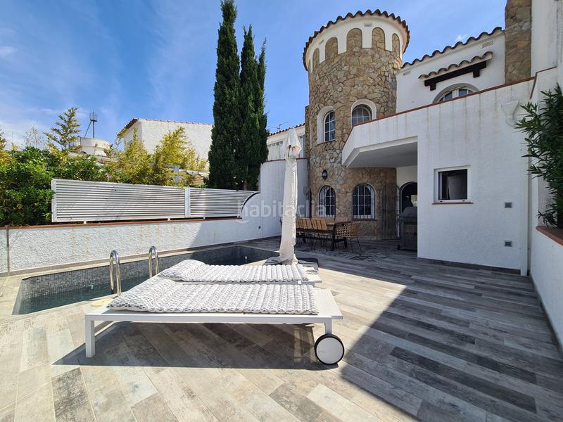 Foto 21995149-6097-43d5-ba75-d9e9fb6ad4b7. Casa adosada bonita casa con piscina y amarre de 12m, cerca del mar en Empuriabrava
