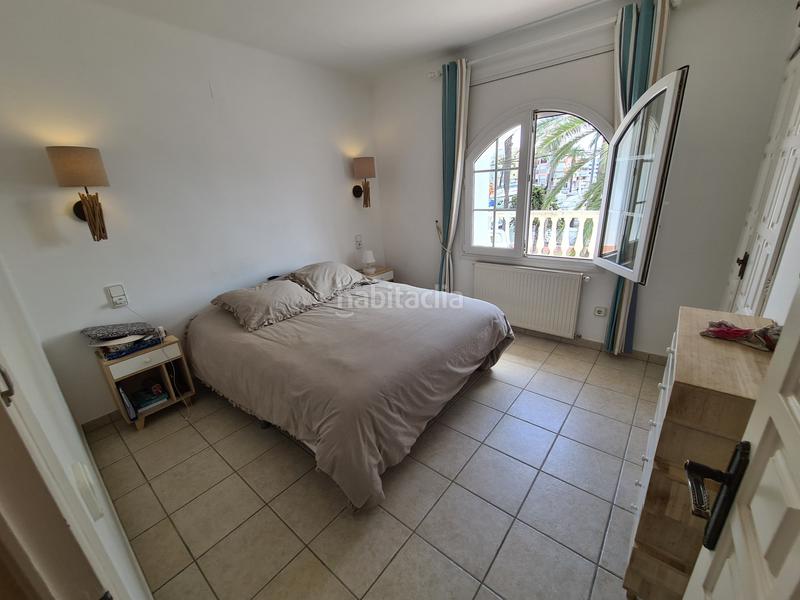 Foto 25964056-e621-46ee-b7ea-325ca930e1ca. Casa adosada bonita casa con piscina y amarre de 12m, cerca del mar en Empuriabrava