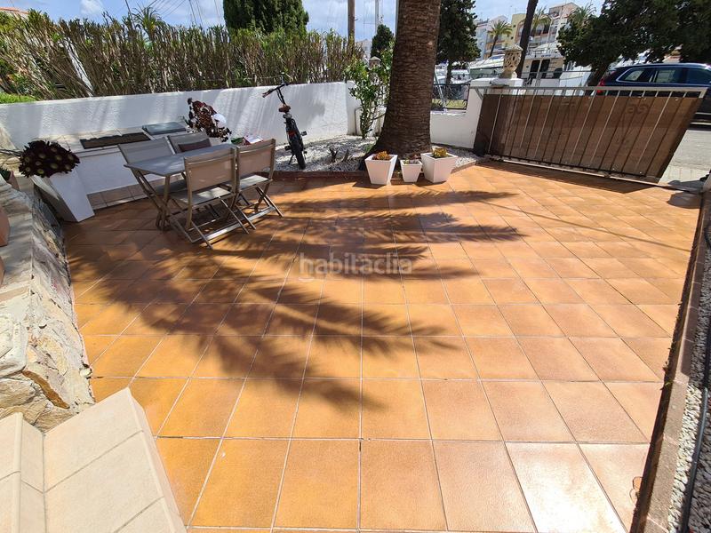 Foto 7b20c994-0313-4bb6-8c70-257d6b695590. Casa adosada bonita casa con piscina y amarre de 12m, cerca del mar en Empuriabrava