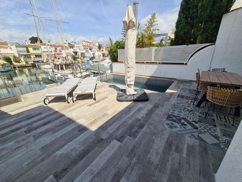 Foto 7ba5f73f-241e-48a4-9733-fa71258b3e89. Casa adosada bonita casa con piscina y amarre de 12m, cerca del mar en Empuriabrava