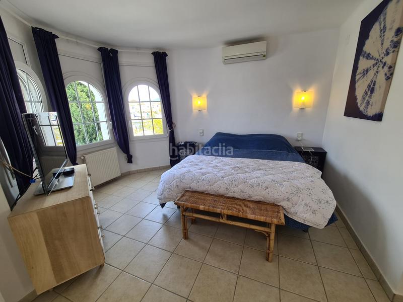 Foto 83348579-ff7c-4578-b7e2-544d556fa60c. Casa adosada bonita casa con piscina y amarre de 12m, cerca del mar en Empuriabrava