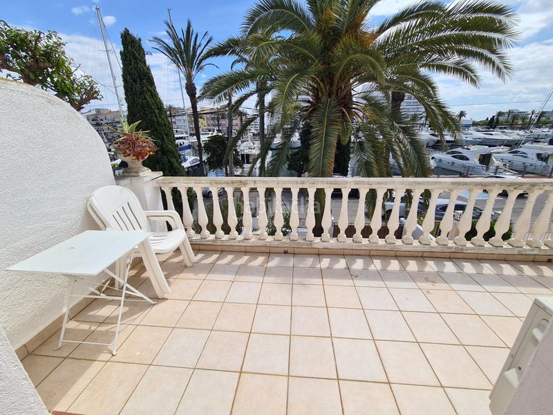 Foto 86aee52e-e0a3-49f5-a12b-25fef691f0b9. Casa adosada bonita casa con piscina y amarre de 12m, cerca del mar en Empuriabrava