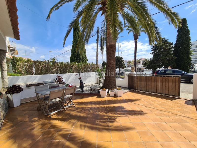 Foto 906bf7b0-9323-4d9b-b67a-a51f69c990b0. Casa adosada bonita casa con piscina y amarre de 12m, cerca del mar en Empuriabrava
