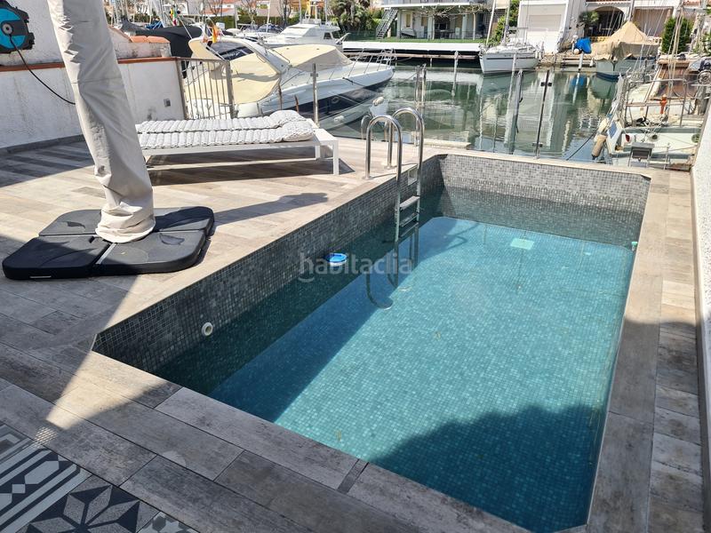 Foto a5c0dea5-2125-4429-a77c-70eba8159a04. Casa adosada bonita casa con piscina y amarre de 12m, cerca del mar en Empuriabrava