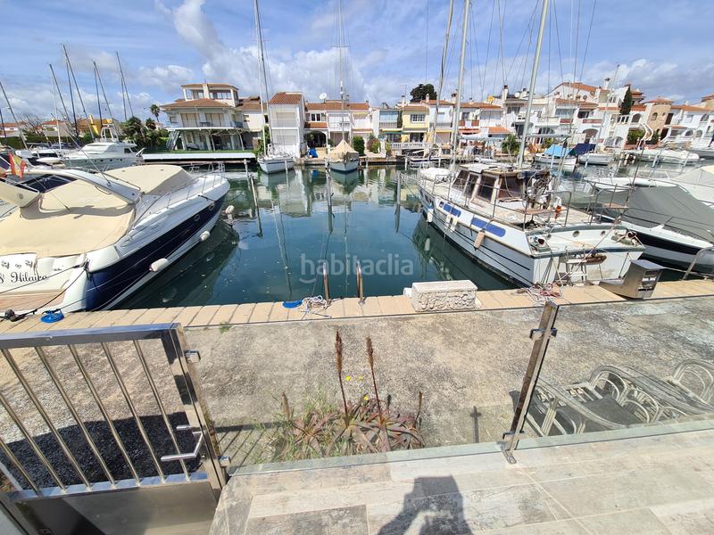 Foto b41a97d1-8d48-4b35-8998-e8f06c3648b1. Casa adosada bonita casa con piscina y amarre de 12m, cerca del mar en Empuriabrava