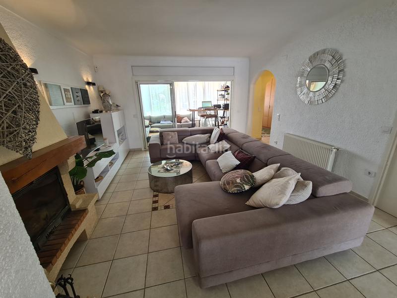Foto fe93c1b2-f982-4cf2-b682-181375091e2b. Casa adosada bonita casa con piscina y amarre de 12m, cerca del mar en Empuriabrava