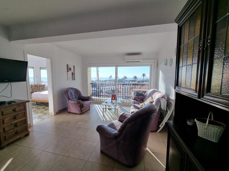 Foto dfbeae14-bea7-4683-a081-76f0280aa809. Apartamento encantador piso en primera línea de mar en Empuriabrava