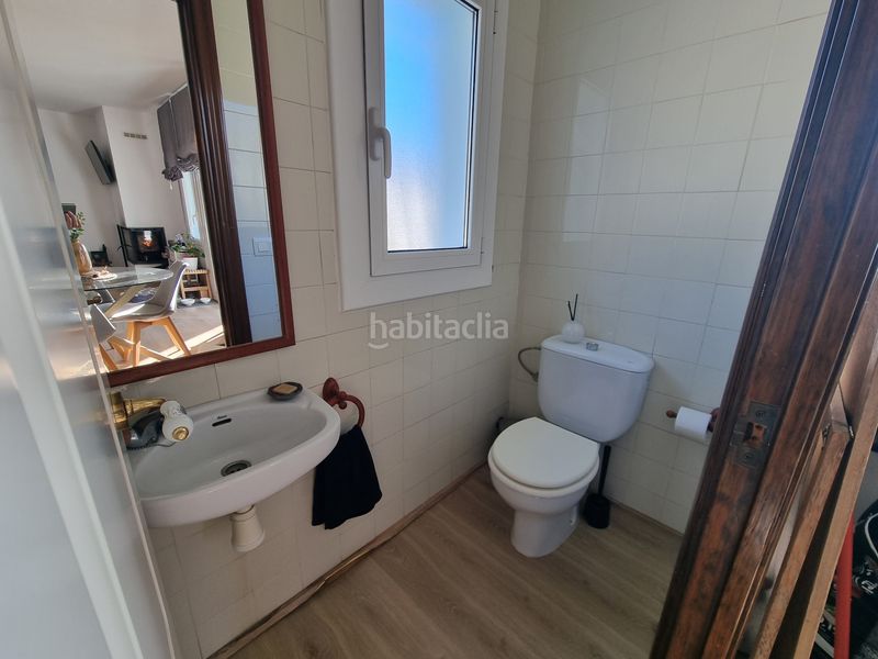 Foto 2ad3939d-d04e-4138-b972-bf822eb95d44. Casa aparellada amb xemeneia calefacció aparcament a Roses