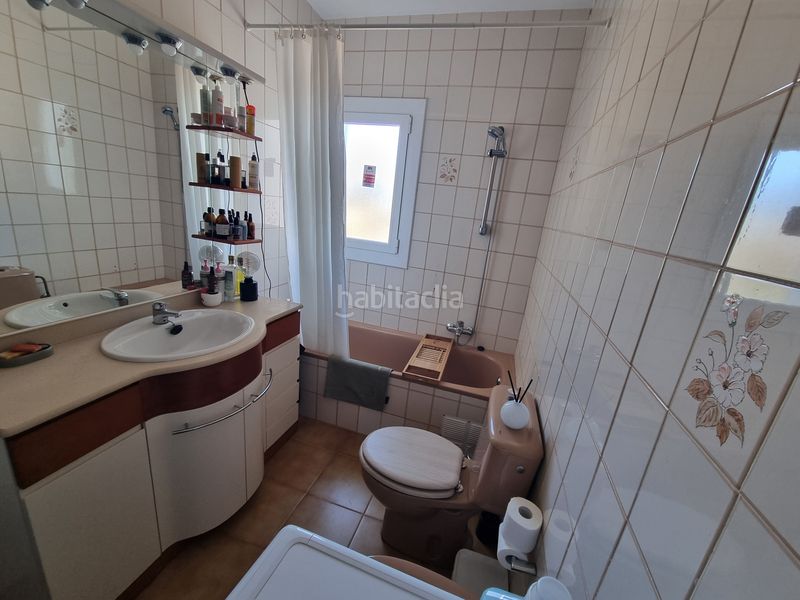 Foto 3e3bd122-8dce-4129-addb-fcdc2b7a518a. Casa aparellada amb xemeneia calefacció aparcament a Roses
