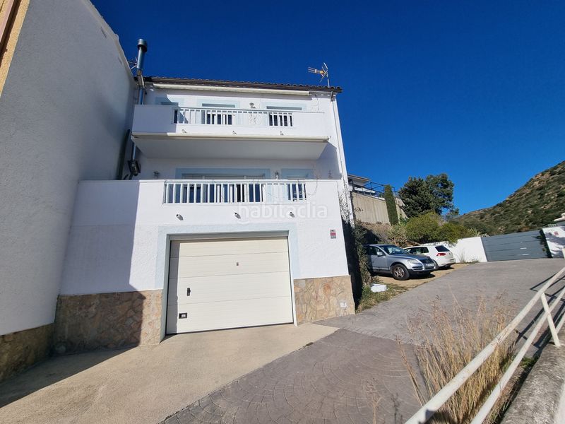 Foto 4887496c-eafc-4acf-9827-66a22fd89839. Casa aparellada amb xemeneia calefacció aparcament a Roses