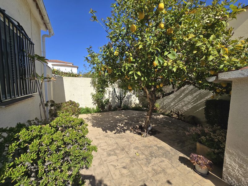 Foto acc2c514-b30f-4d90-bb67-b1b5cb825fde. Casa amb aparcament piscina a Peni Empuriabrava