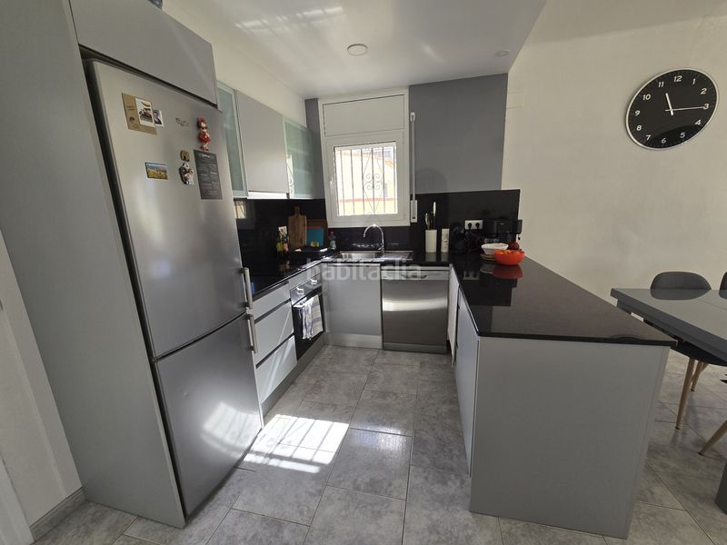 Foto c6600a58-94e6-4631-a5a9-b95b2861a37a. Casa amb aparcament piscina a Peni Empuriabrava