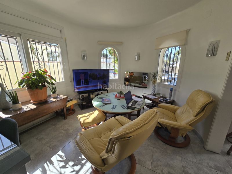 Foto cd5aba3f-003e-4968-a9c6-01f41389dbbc. Casa amb aparcament piscina a Peni Empuriabrava